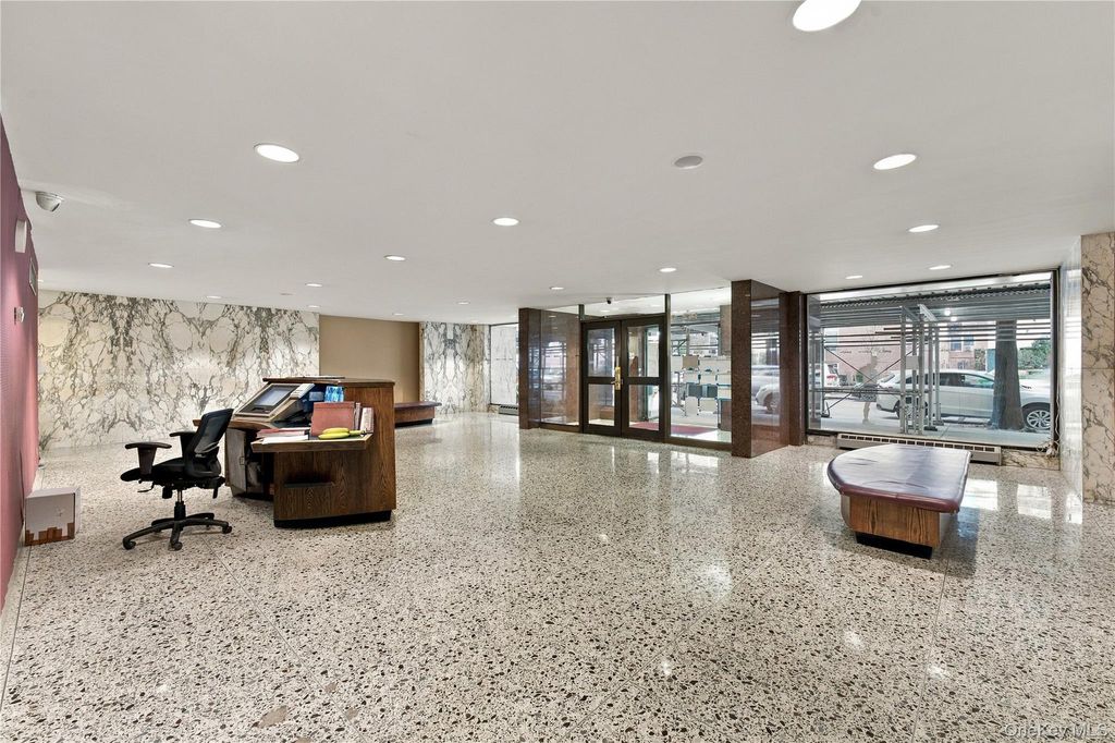 142-05 Roosevelt Avenue 206, Flushing, NY 11354 — photo 3