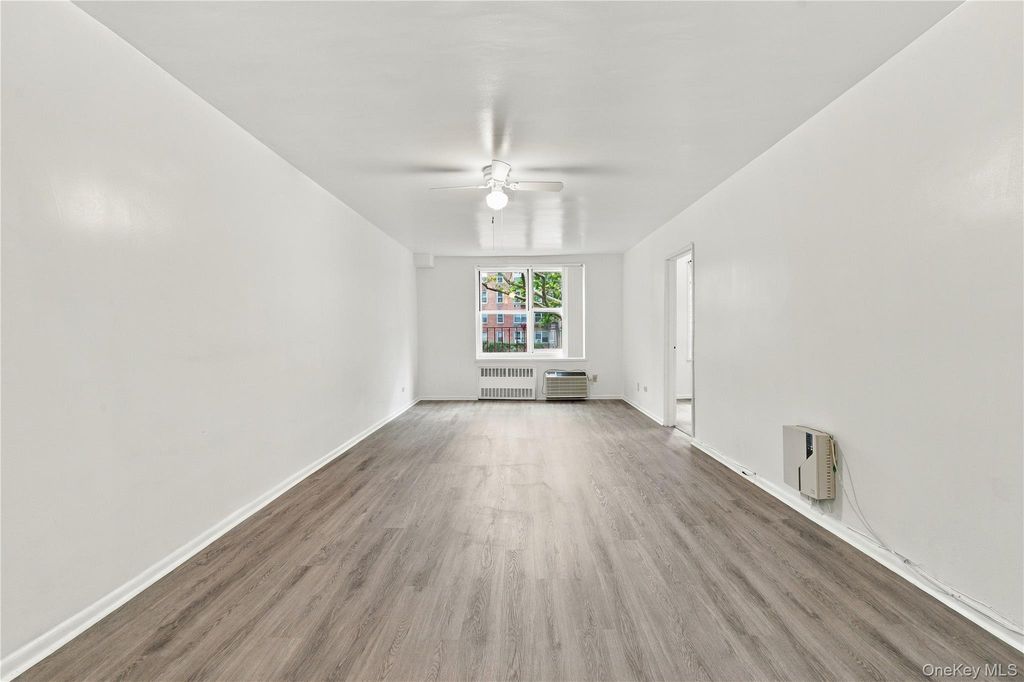 142-05 Roosevelt Avenue 206, Flushing, NY 11354 — photo 5
