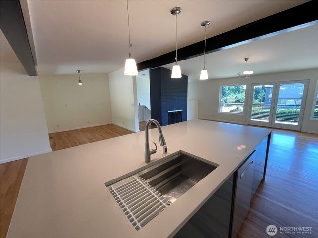 12456 SE 27th Street, Seattle, WA 98005