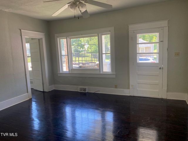 1106 East Main Street, Johnson City, TN 37601