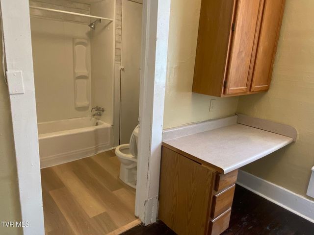 1106 East Main Street, Johnson City, TN 37601