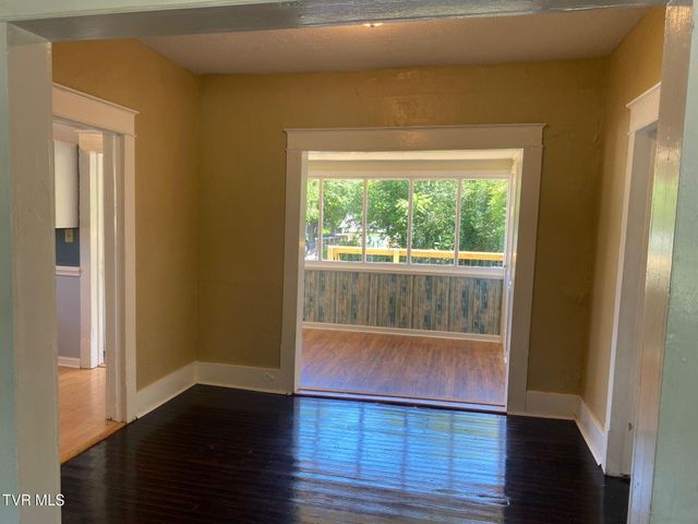 1106 East Main Street, Johnson City, TN 37601