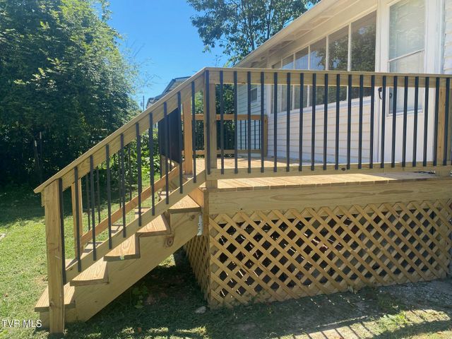 1106 East Main Street, Johnson City, TN 37601