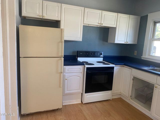 1106 East Main Street, Johnson City, TN 37601