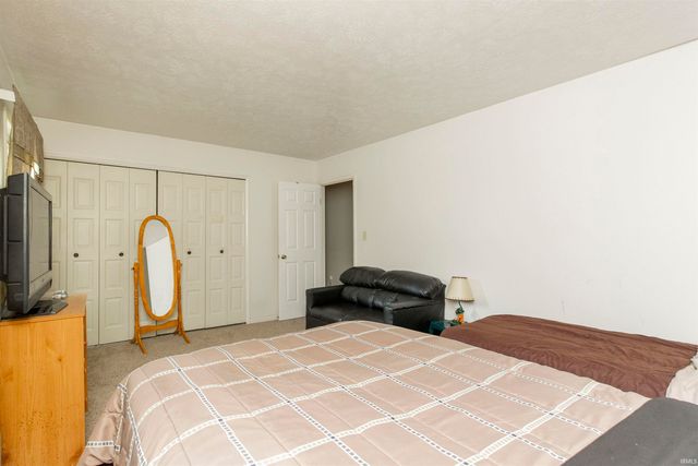 5653 Danbury Drive, South Bend, IN 46614