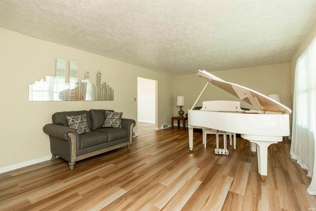 5653 Danbury Drive, South Bend, IN 46614