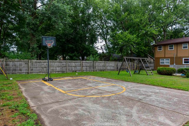 5653 Danbury Drive, South Bend, IN 46614