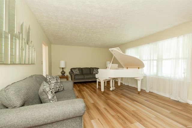 5653 Danbury Drive, South Bend, IN 46614