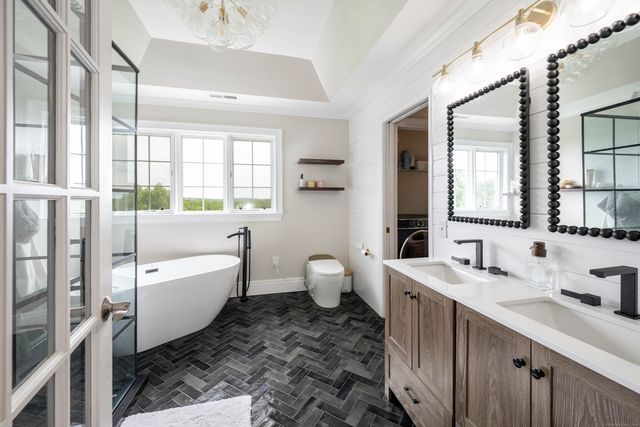 557 Upper Grassy Hill Road, Woodbury, CT 06798