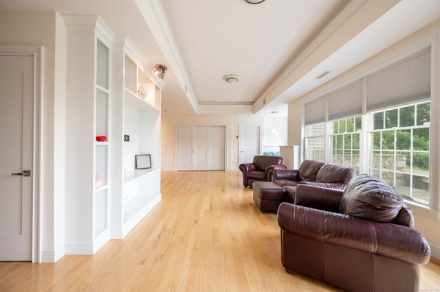 557 Upper Grassy Hill Road, Woodbury, CT 06798