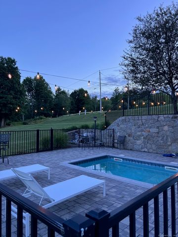 557 Upper Grassy Hill Road, Woodbury, CT 06798