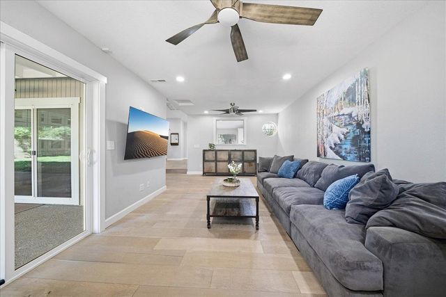 6100 Helens Ct, Loomis, CA 95650