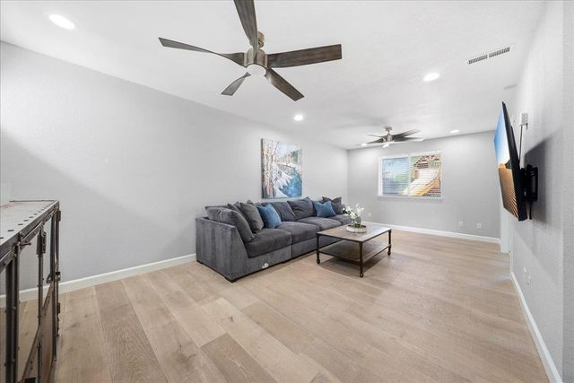 6100 Helens Ct, Loomis, CA 95650