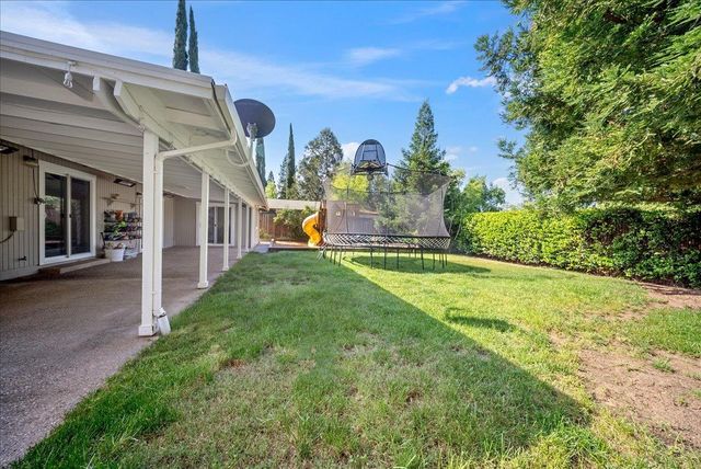 6100 Helens Ct, Loomis, CA 95650