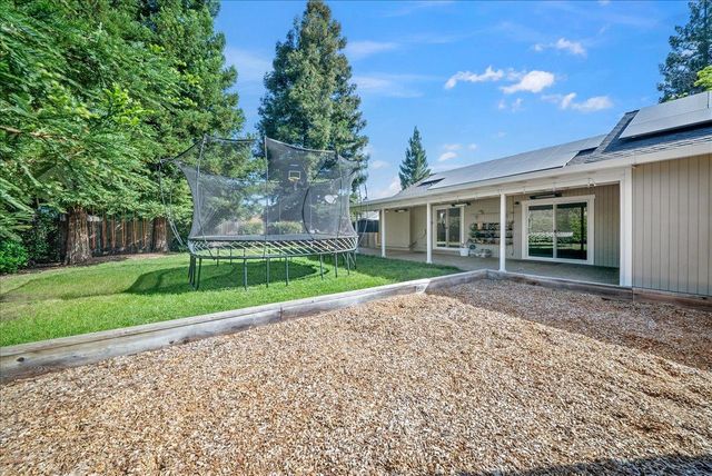 6100 Helens Ct, Loomis, CA 95650