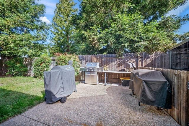 6100 Helens Ct, Loomis, CA 95650