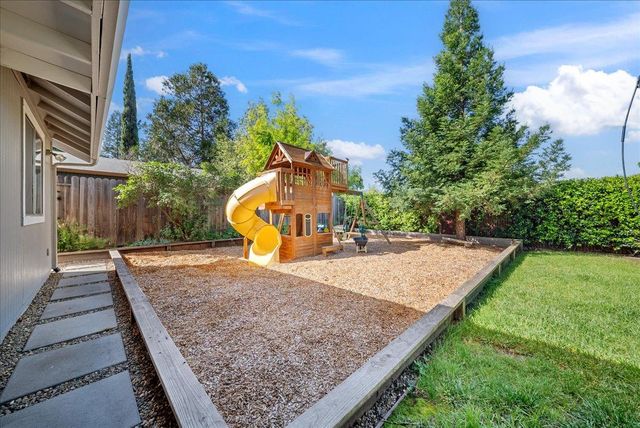 6100 Helens Ct, Loomis, CA 95650