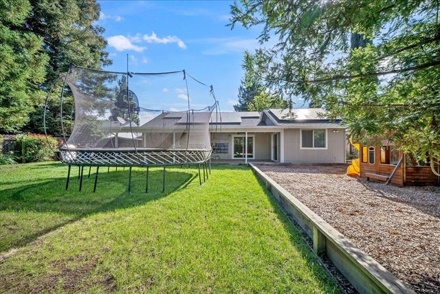 6100 Helens Ct, Loomis, CA 95650