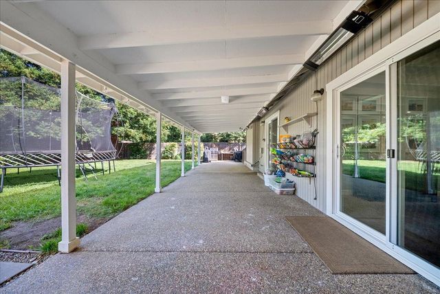 6100 Helens Ct, Loomis, CA 95650