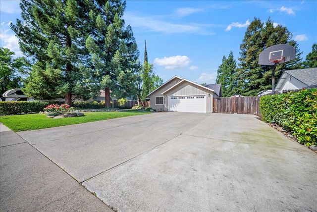 6100 Helens Ct, Loomis, CA 95650