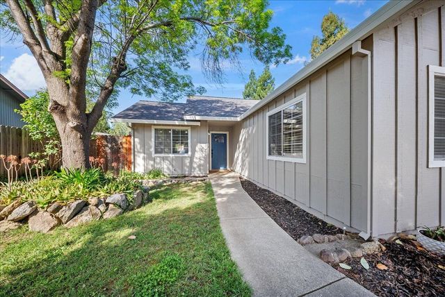 6100 Helens Ct, Loomis, CA 95650