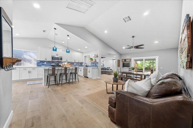 6100 Helens Ct, Loomis, CA 95650