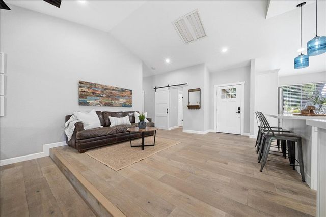 6100 Helens Ct, Loomis, CA 95650