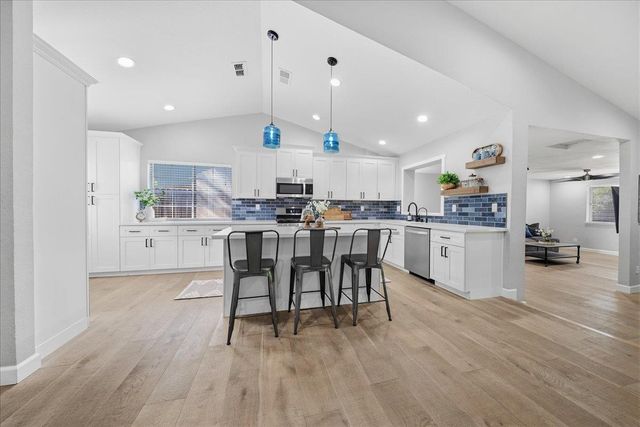 6100 Helens Ct, Loomis, CA 95650