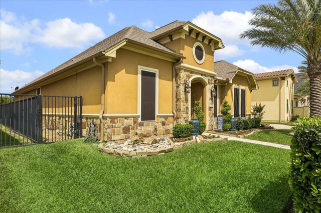 628 Appia Drive, Kemah, TX 77565