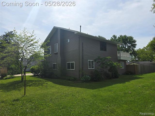 135 N Haven Street, Novi, MI 48377