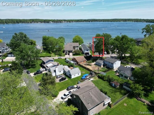 135 N Haven Street, Novi, MI 48377