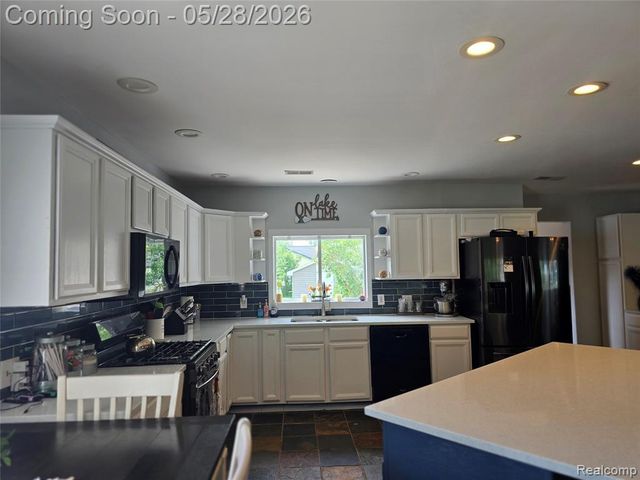 135 N Haven Street, Novi, MI 48377