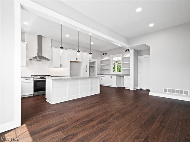 6774 Middlebrook Boulevard, Middleburg Heights, OH 44130
