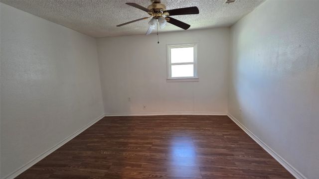 524 W Broadus Avenue, Fort Worth, TX 76115