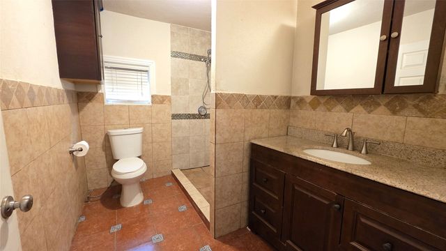 524 W Broadus Avenue, Fort Worth, TX 76115