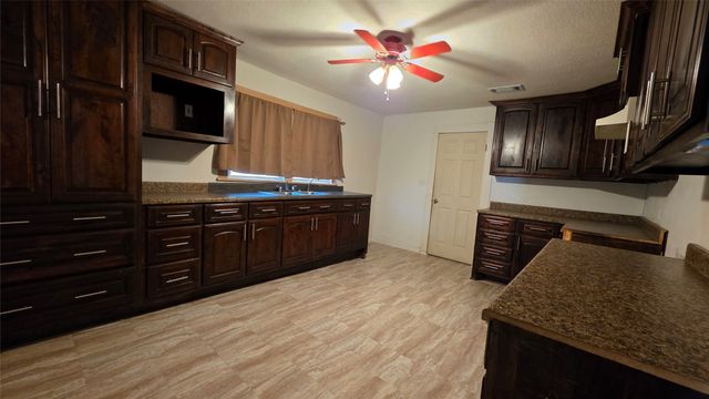 524 W Broadus Avenue, Fort Worth, TX 76115