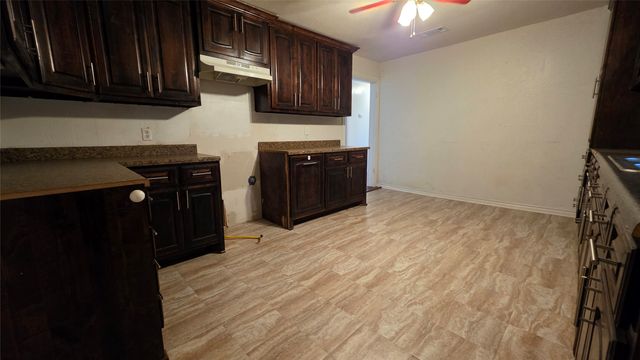 524 W Broadus Avenue, Fort Worth, TX 76115