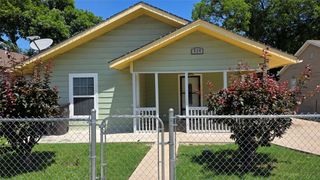 524 W Broadus Avenue, Fort Worth, TX 76115