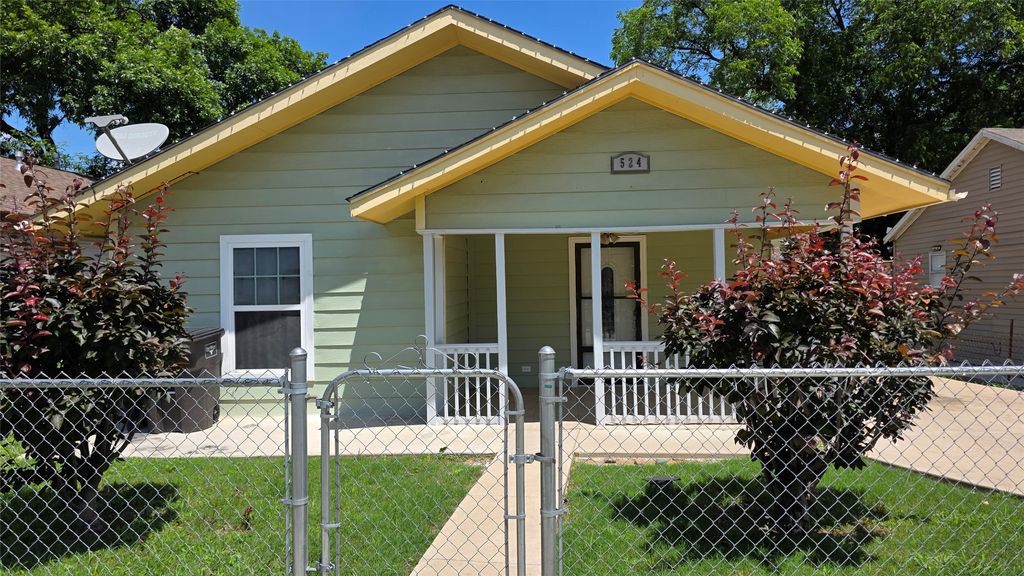 524 W Broadus Avenue, Fort Worth, TX 76115