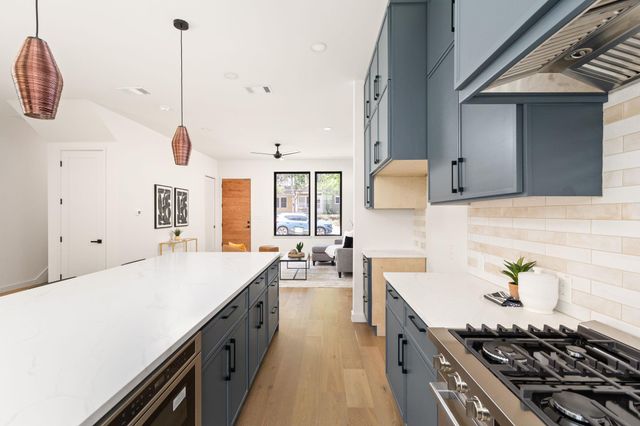2717 Lyons RD 1, Austin, TX 78702