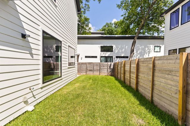 2717 Lyons RD 1, Austin, TX 78702