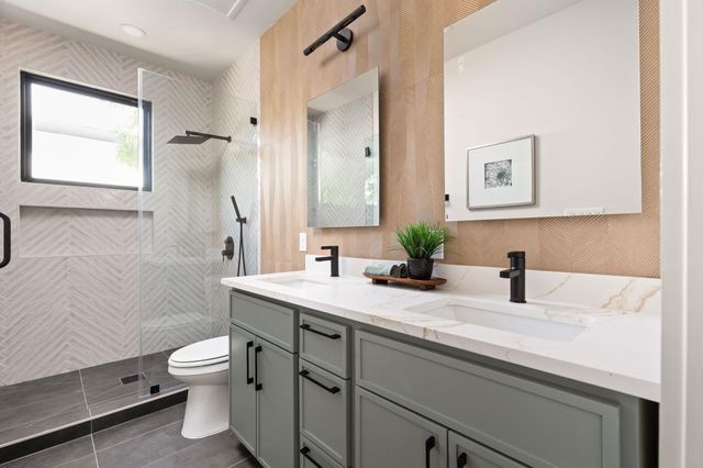 2717 Lyons RD 1, Austin, TX 78702