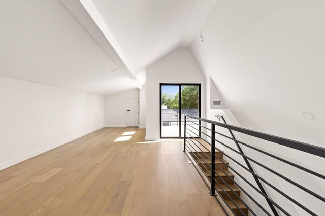2717 Lyons RD 1, Austin, TX 78702