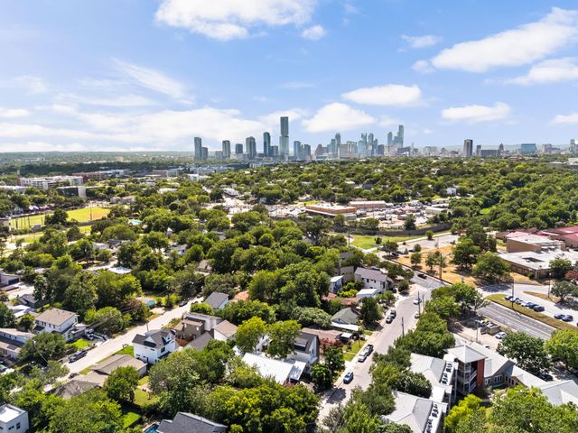2717 Lyons RD 1, Austin, TX 78702
