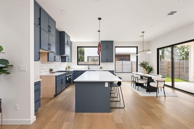 2717 Lyons RD 1, Austin, TX 78702