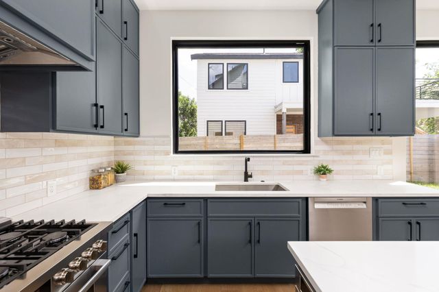2717 Lyons RD 1, Austin, TX 78702