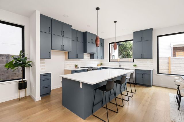 2717 Lyons RD 1, Austin, TX 78702