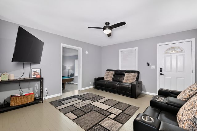 40 Charlotte Heights, Williamstown, KY 41097