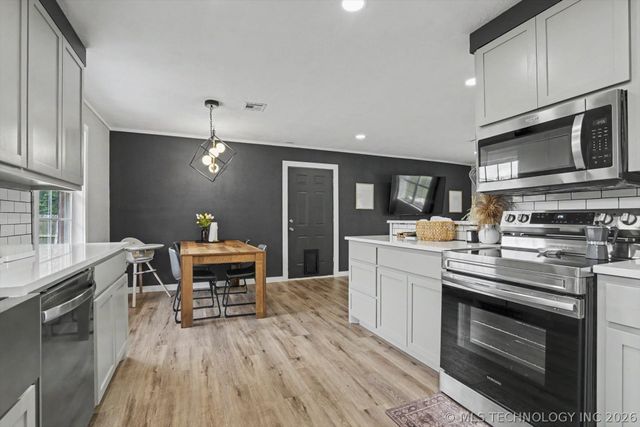 14079 S 294th East Avenue, Coweta, OK 74429