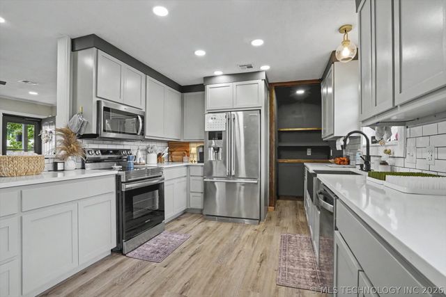 14079 S 294th East Avenue, Coweta, OK 74429